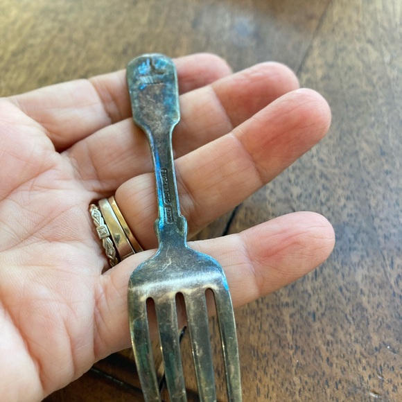Antique Lunt silver plate baby fork. Beautiful old patina - Picture 6 of 7